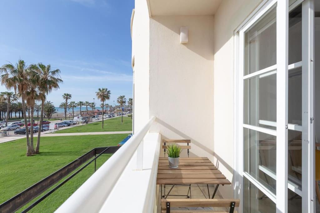 Eden Costa Lago Primera Linea De Mar Torremolinos Luaran gambar
