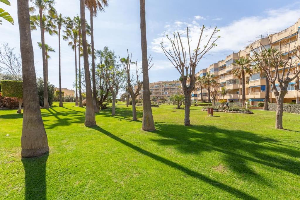Eden Costa Lago Primera Linea De Mar Torremolinos Luaran gambar