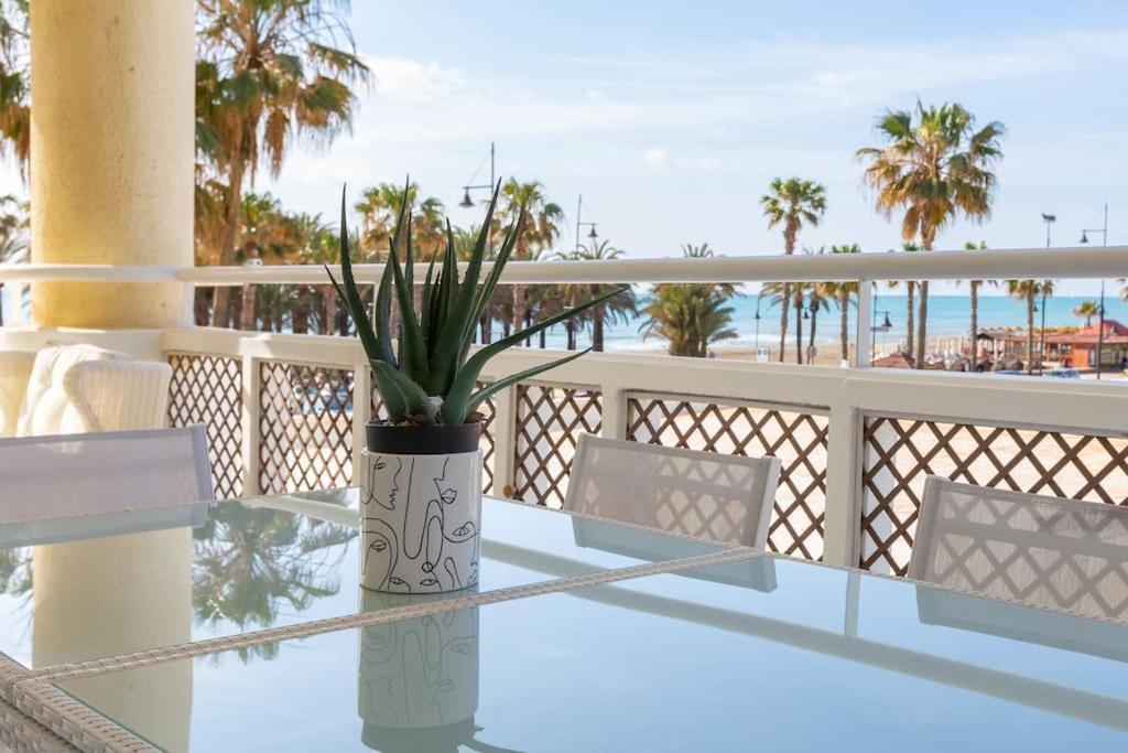 Eden Costa Lago Primera Linea De Mar Torremolinos Luaran gambar