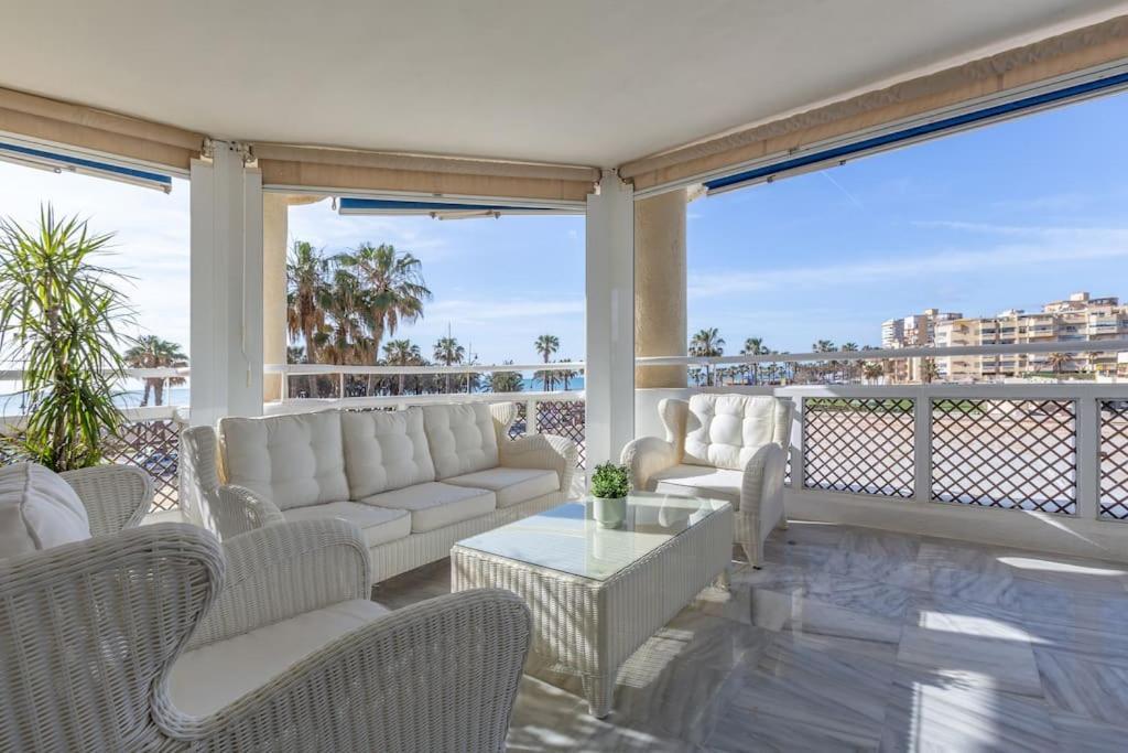 Eden Costa Lago Primera Linea De Mar Torremolinos Luaran gambar