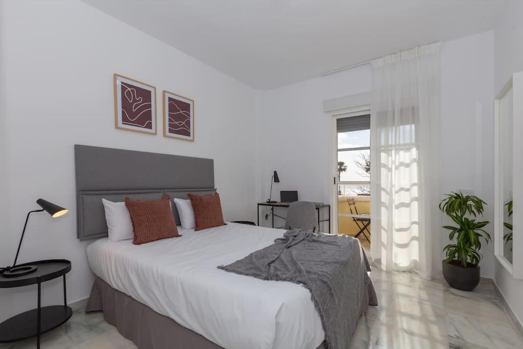Eden Costa Lago Primera Linea De Mar Torremolinos Luaran gambar